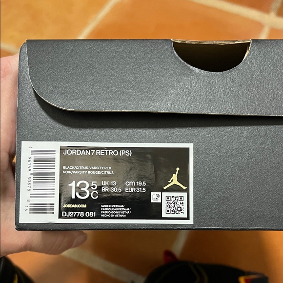 Kids Jordan 7 Retro “Citrus” Black, citrus, & varsity red - Picture 5 of 6